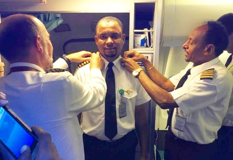 L’incroyable parcours de Mohammed Abubakar, de nettoyeur d’avions à commandant de bord